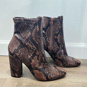 NEW ALDO Aurella booties in brown snake print